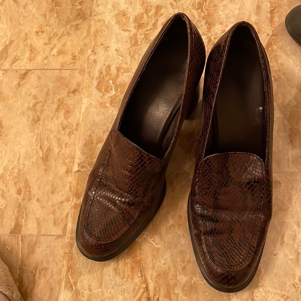 Size 9 snake skin Nine West shoes